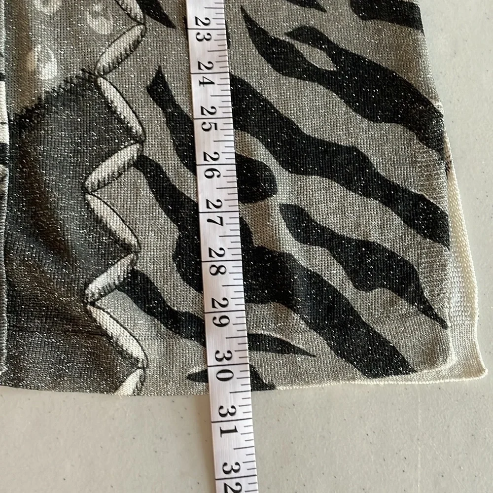 Eric Steven Light Sweater - Picture 10 of 13